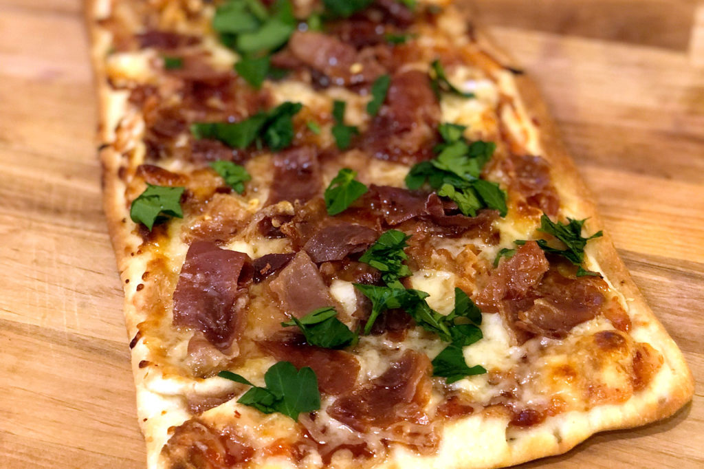 maple prosciutto flatbread